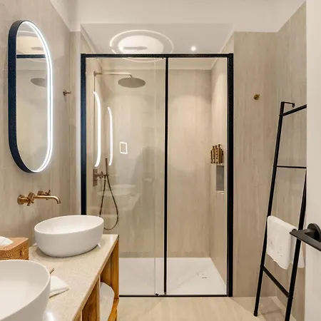 Cool Dreams Luxury Rooms-3