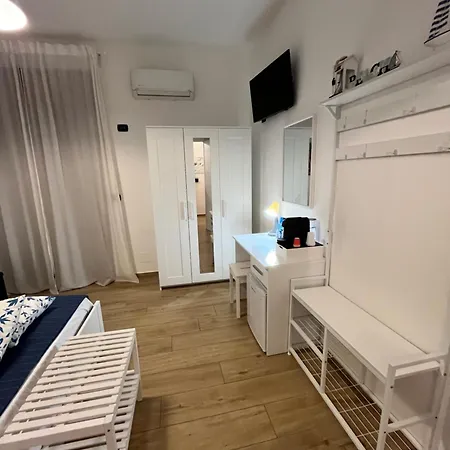 Bedroom Spiaggia Di Ponente-3