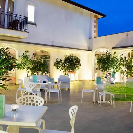 Hotel Kaos-3