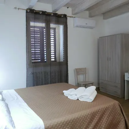 Opera Boutique Rooms-3