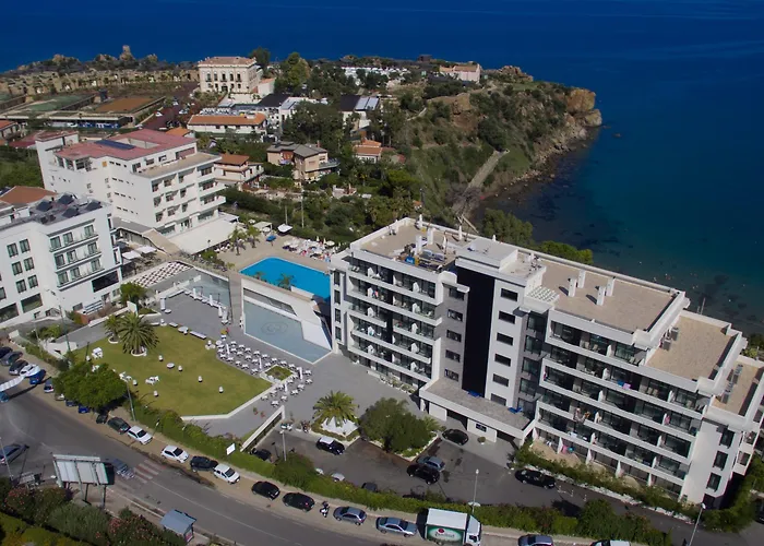 Luxury Hotels in Cefalu near Spiaggia di Cefalu