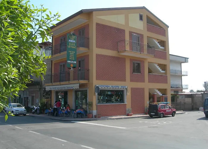 Caffè Nuovo 2 Holiday Rooms Trappitello