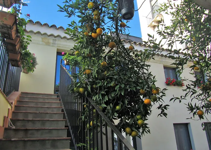 B&B - ComeinSicily CortedeiLimoni - Charming&Rel Acireale