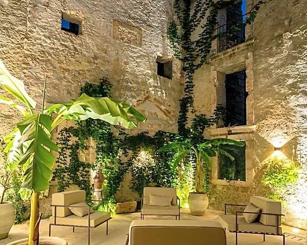 Isabella Di Castiglia Apartments