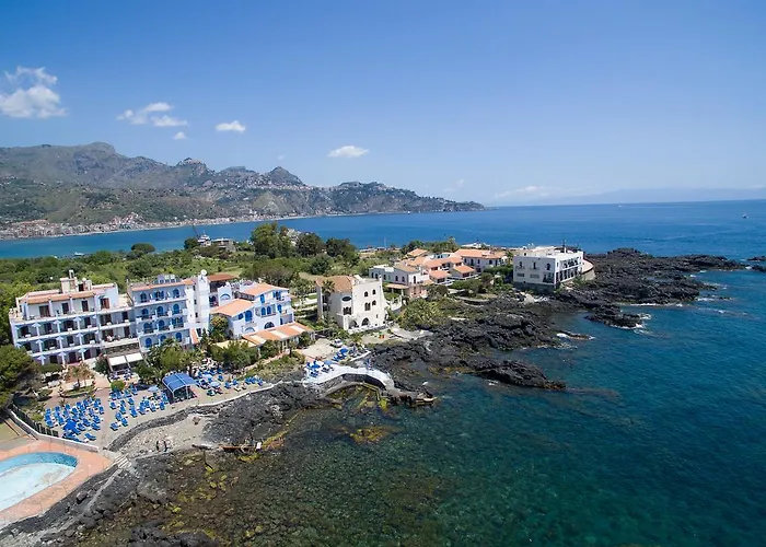 Giardini Naxos hotels near Porta Messina