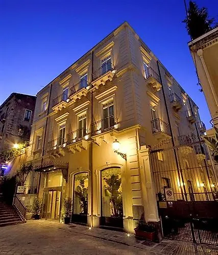 Luxury Hotels in Catania near Basilica Collegiata