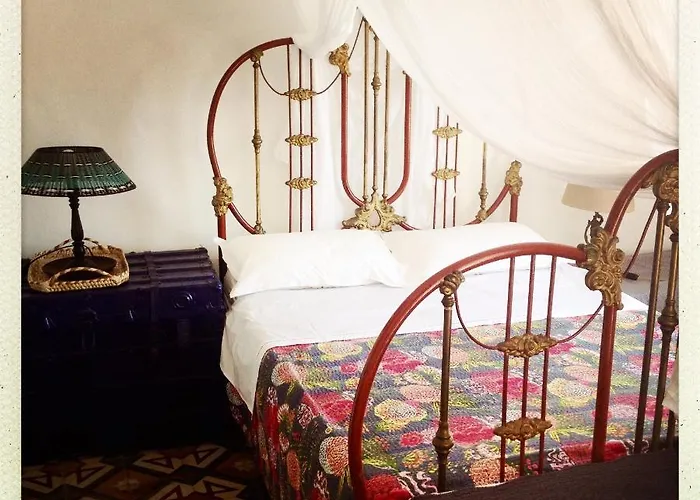 Bed and Breakfast casa 3 archi Alicudi