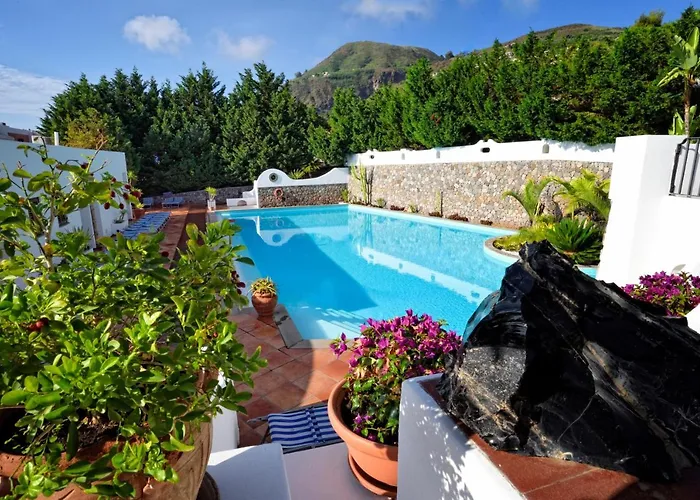 Luxury Hotels in Lipari (Isola Lipari) near Coral beach Stabilimento Balneare